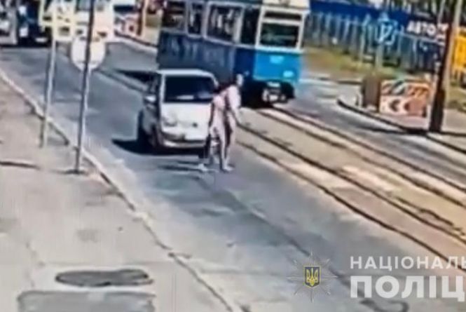 Новини Вінниці - фото з Повернення юних спортсменів та ТОП басейнів області: важливе за 29 червня на 20minut.ua На «зебрі» по Батозькій Mercedes збив подружжя. Потерпілі у лікарні