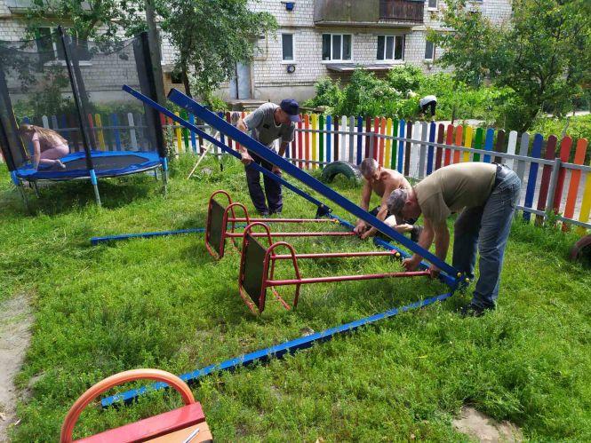 Новини Козятина - фото з Дітям в Залізничному облаштували дитячий майданчик