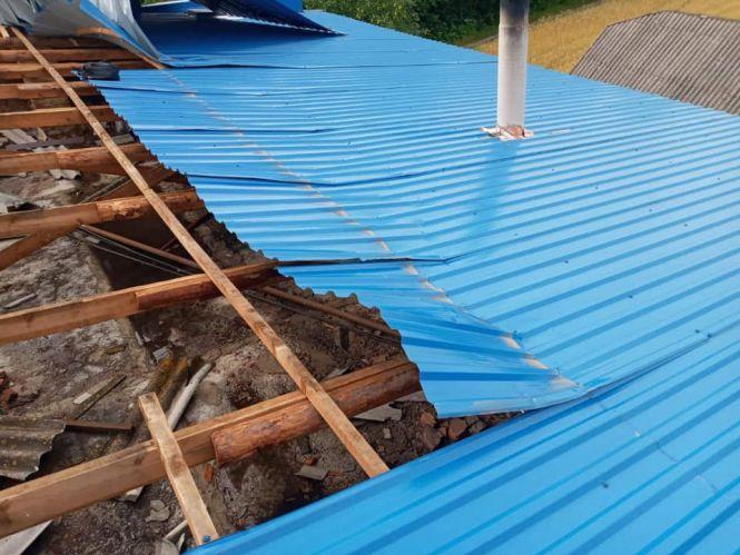 Новини Тернополя - фото з Наслідки негоди: на Чортківщині вітер зірвав дах будівлі, де розташовані школа, пошта і сільрада (ФОТО)