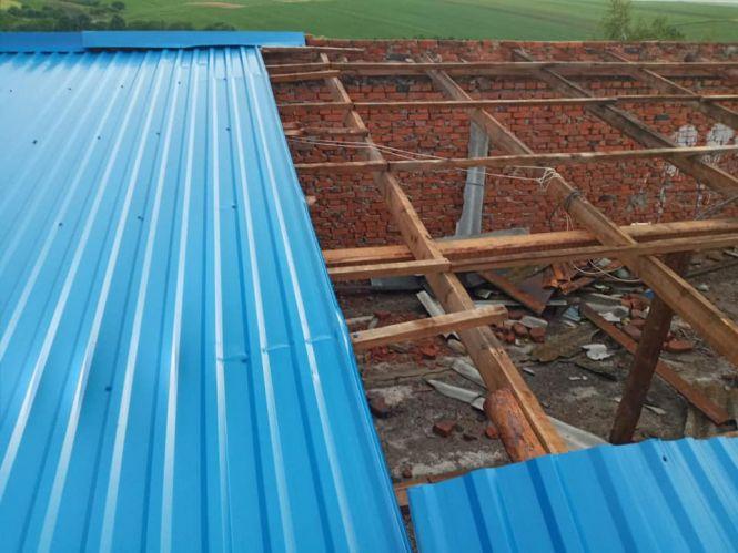 Новини Тернополя - фото з Наслідки негоди: на Чортківщині вітер зірвав дах будівлі, де розташовані школа, пошта і сільрада (ФОТО)