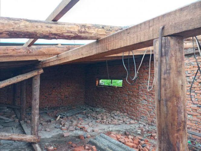 Новини Тернополя - фото з Наслідки негоди: на Чортківщині вітер зірвав дах будівлі, де розташовані школа, пошта і сільрада (ФОТО)