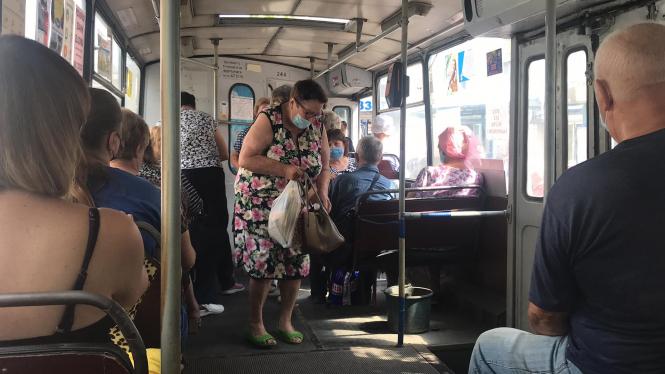 Новини Хмельницького - фото з Без кондукторів і готівки. Ми перевірили, як по-новому працюють тролейбуси в Хмельницькому Нет описания.