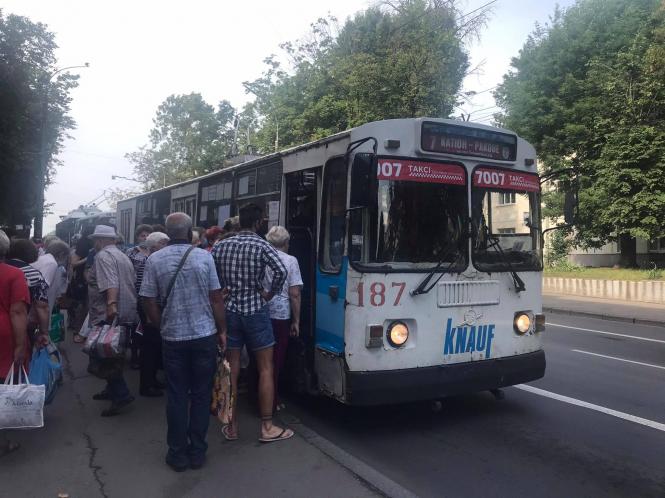 Новини Хмельницького - фото з Без кондукторів і готівки. Ми перевірили, як по-новому працюють тролейбуси в Хмельницькому Нет описания.