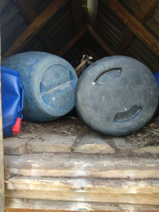 Новини Житомира - фото з Нарколабораторія в сільській хаті: столичні ділки виготовляли психотропи в закинутому будинку на Ємільчинщині