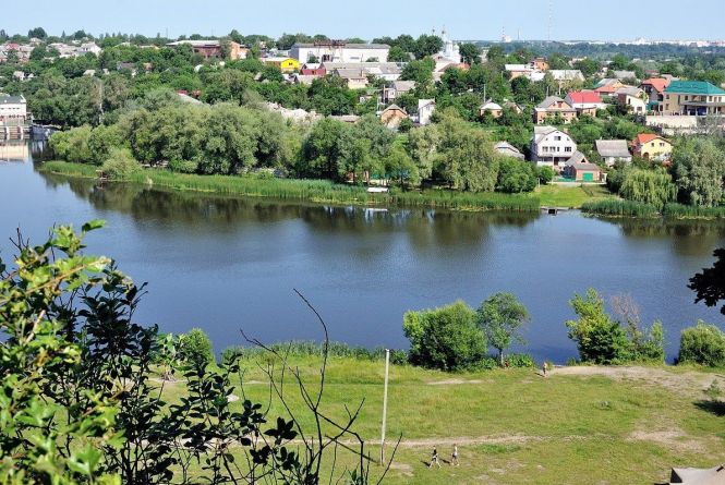 На двох пляжах міста заборонили купатися. Там виявили кишкову паличку