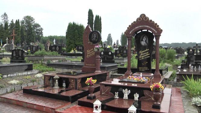 Новини Тернополя - фото з Вона постійно приходить уві сні:  сестра-близнючка загиблої у ДТП 15,5 років тому в Петрикові (ЕКСКЛЮЗИВ)