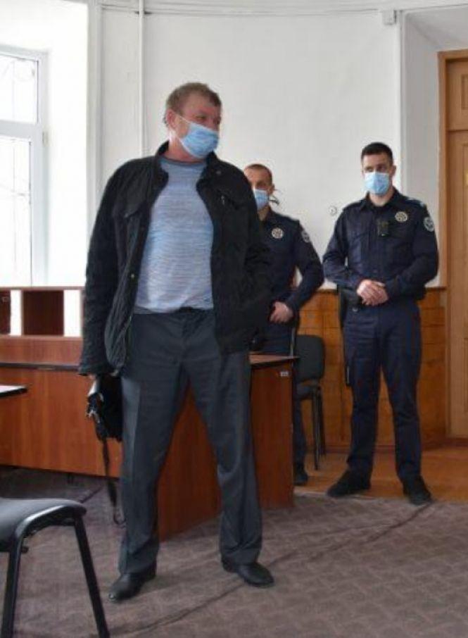 Новини Тернополя - фото з Вибив зуба і розсік брову. Кров капала на голову доньки, котру жінка годувала грудьми