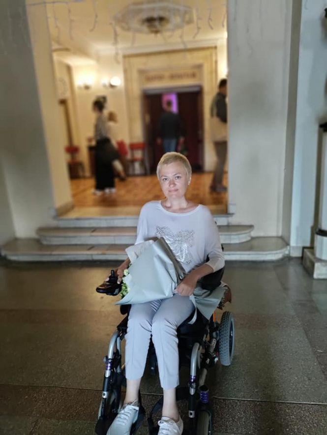 Новини Тернополя - фото з Драмтеатр у Тернополі виявився недоступним для людей на візку: перевірила жінка з Гусятина