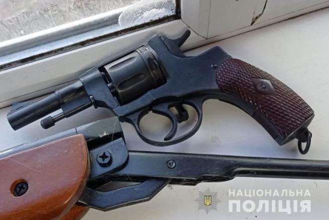 Новини Вінниці - фото з У Вінниці  перекрили канал збуту зброї кримінальним авторитетам