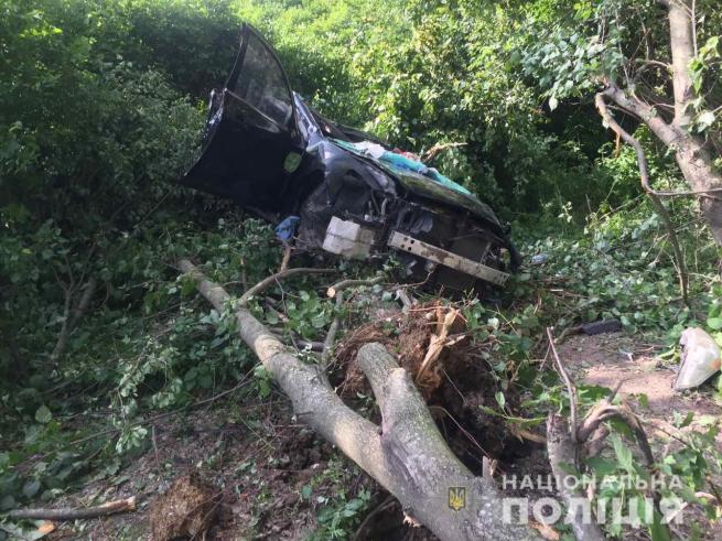 Новини Вінниці - фото з Біля Вендичан водій на Infiniti злетів з дороги. Загинула шестирічна дівчинка