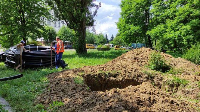 Новини Вінниці - фото з Копали під кабель, знайшли кістки. Біля нічного клубу «Курсаль» робітники розкопали поховання