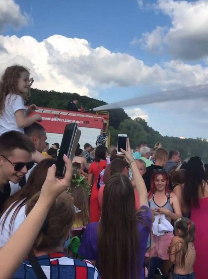 Новини Вінниці - фото з Концерти, смаколики, поливання з бранзбойту. Як на Вишенському озері гуляли Купала