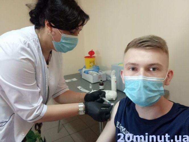 Новини Тернополя - фото з Від запису до отримання сертифікату. Ми перевірили, як щепитися від ковіду і отримати документ