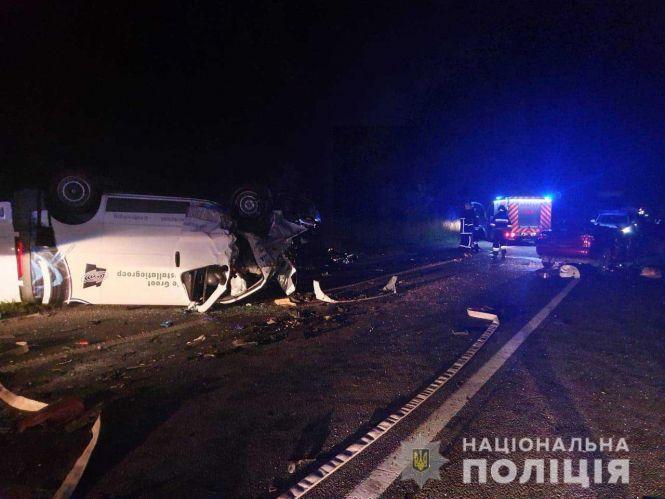 Новини Хмельницького - фото з ДТП на трасі Київ - Чоп: загинуло подружжя з Хмельниччини, 2-річна дитина у реанімації (ФОТО)