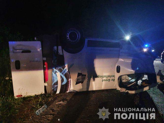 Новини Хмельницького - фото з ДТП на трасі Київ - Чоп: загинуло подружжя з Хмельниччини, 2-річна дитина у реанімації (ФОТО)