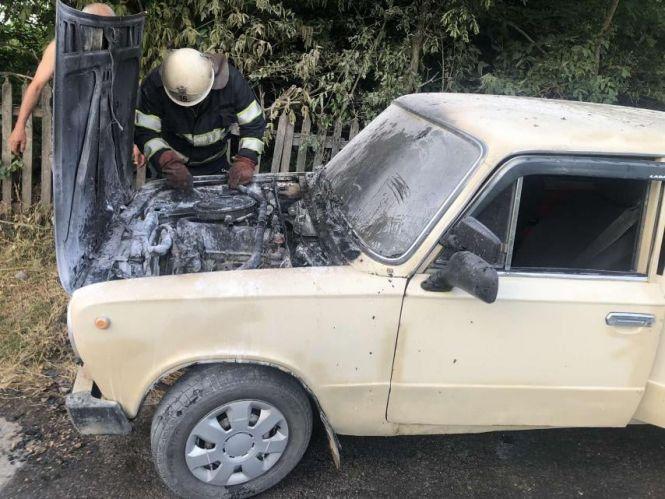 Новини Хмельницького - фото з На Хмельниччині серед дороги спалахнув автомобіль