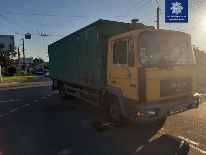 Новини Вінниці - фото з На Ватутіна п'янючий водій вантажівки MAN протаранив тролейбус