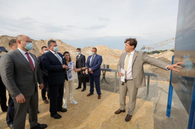 Новини Житомира - фото з Іршанський гірничо-збагачувальний комбінат виставлять на аукціон зі стартовою ціною 3,7 млрд грн Прем’єр-міністр України і Віце-президент Єврокомісії ознайомилися з виробництвом Іршанського гірничо-збагачувального комбінату