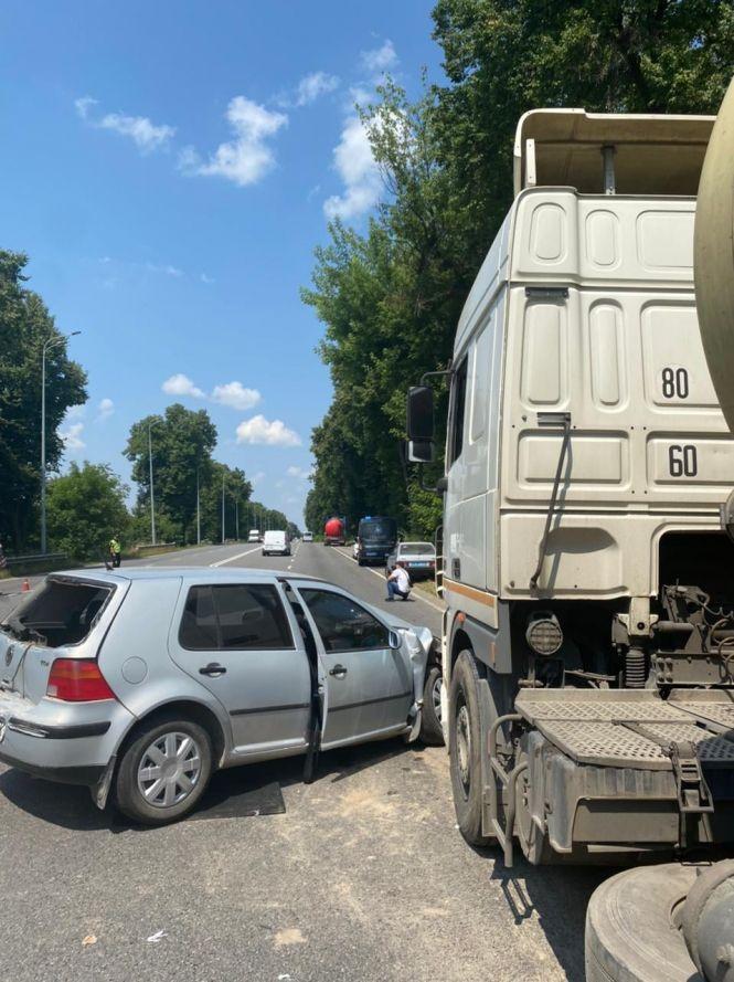 Новини Вінниці - фото з У Писарівці зіткнулися три вантажівки та легковик. Є потерпілі