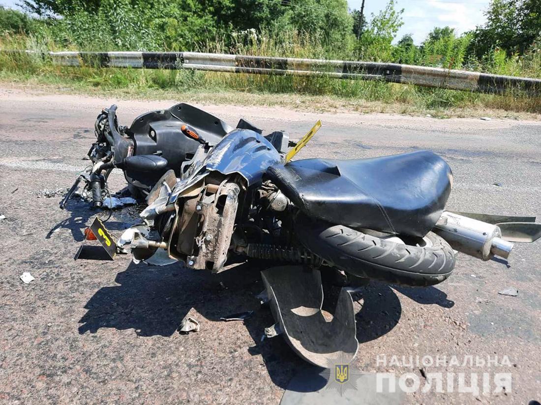 Новини Житомира - фото з Неподалік Лугин вантажівка наїхала на скутер: 30-річна водійка двоколісника - у реанімації