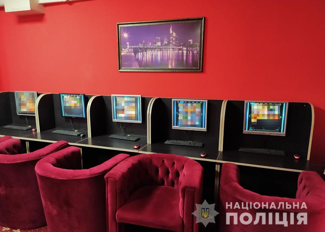 Новини Житомира - фото з У Житомирі на Хлібній викрили підпільний гральний заклад