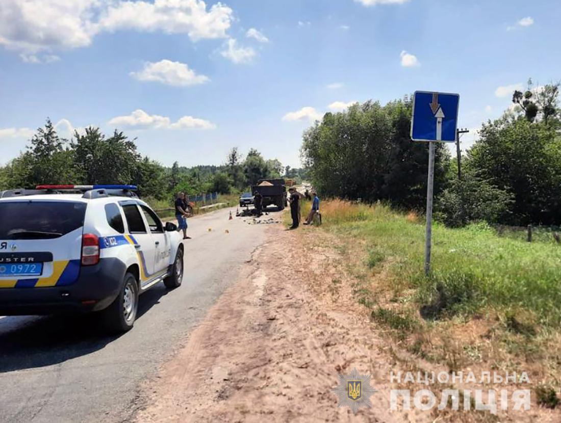 Новини Житомира - фото з Неподалік Лугин вантажівка наїхала на скутер: 30-річна водійка двоколісника - у реанімації