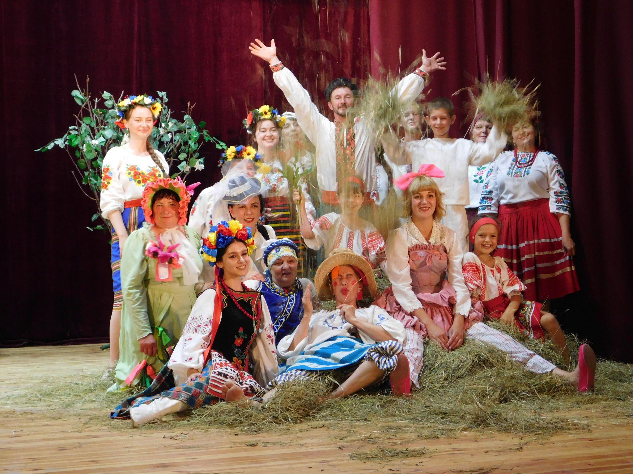 Новини Житомира - фото з У Романові з успіхом пройшла прем’єра вистави «Наречені»