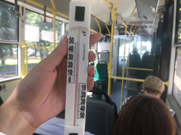 Новини Хмельницького - фото з Тролейбус, маршрутка чи автобус? Перевірили із градусником, на чому їздити в Хмельницькому найменш спекотно