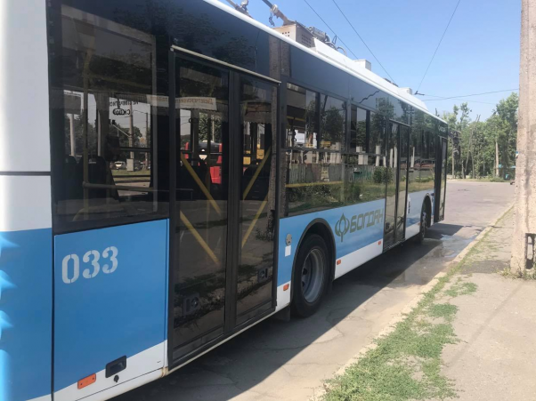 Новини Хмельницького - фото з Тролейбус, маршрутка чи автобус? Перевірили із градусником, на чому їздити в Хмельницькому найменш спекотно