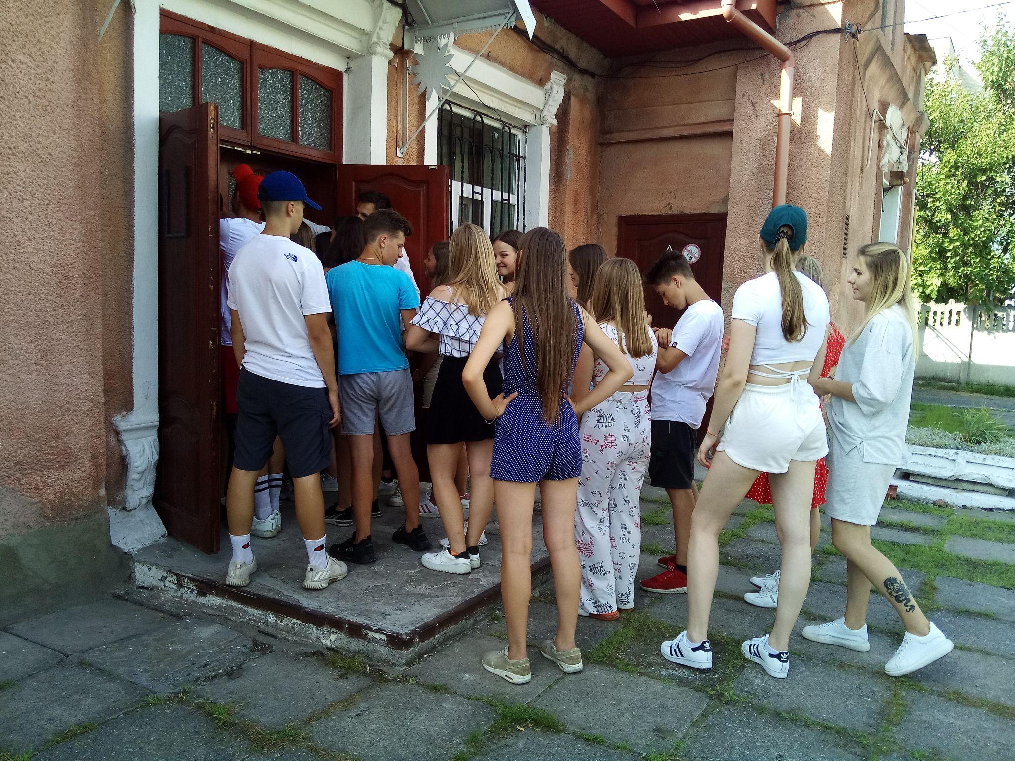 Новини Козятина - фото з Центральну вулицю Козятина перекрили для зйомок. Що це було?