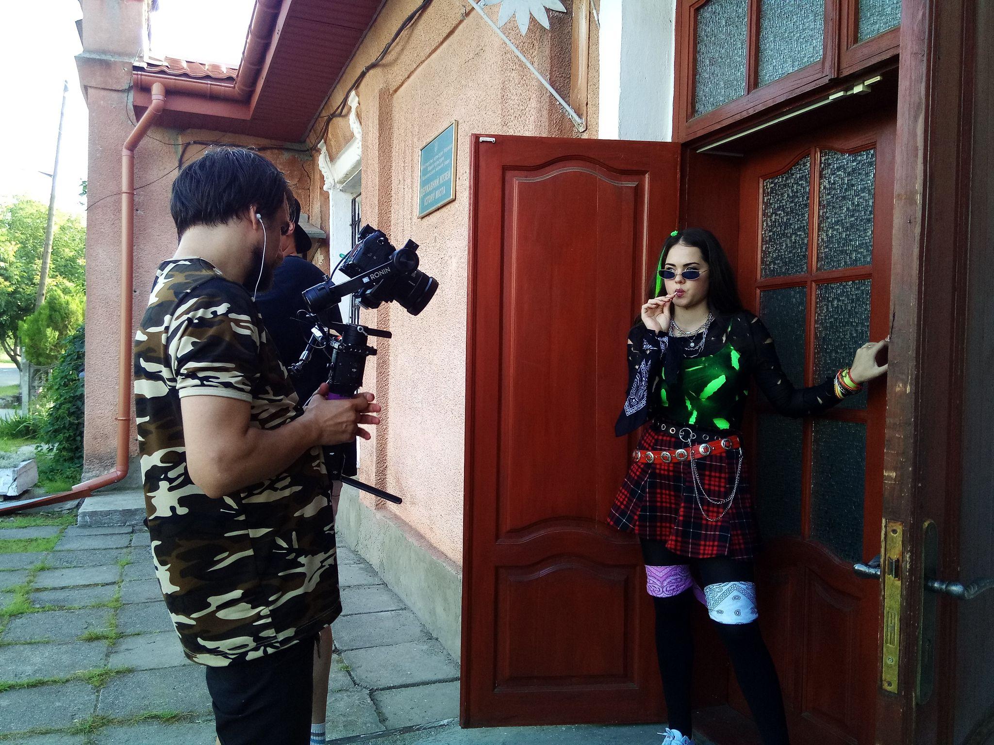 Новини Козятина - фото з Центральну вулицю Козятина перекрили для зйомок. Що це було?