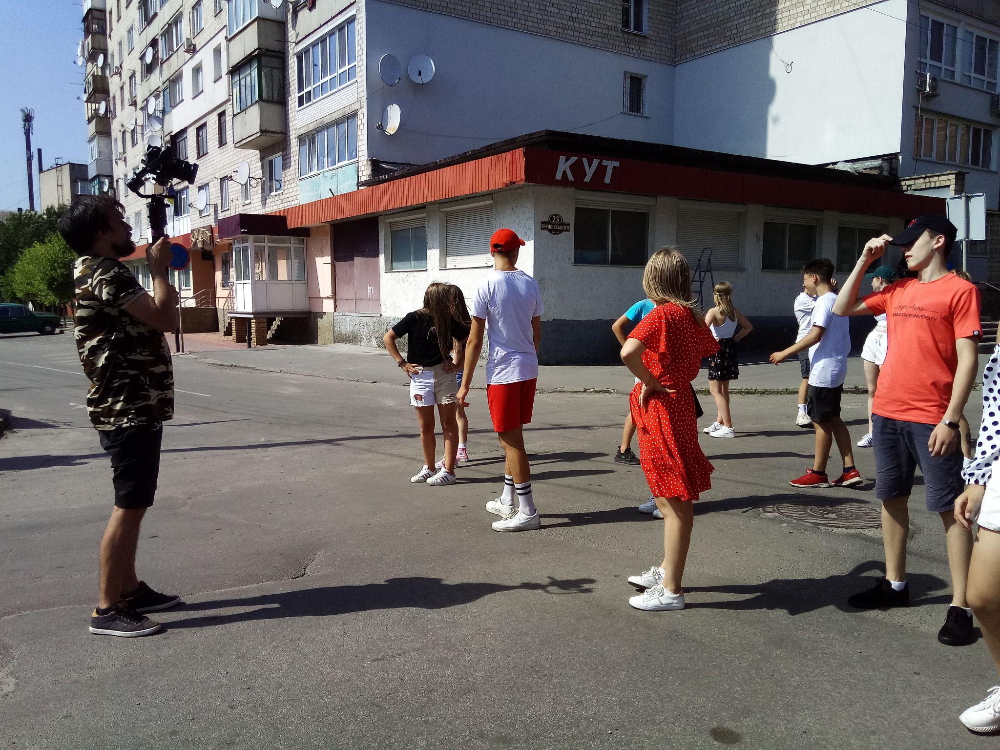 Новини Козятина - фото з Центральну вулицю Козятина перекрили для зйомок. Що це було?