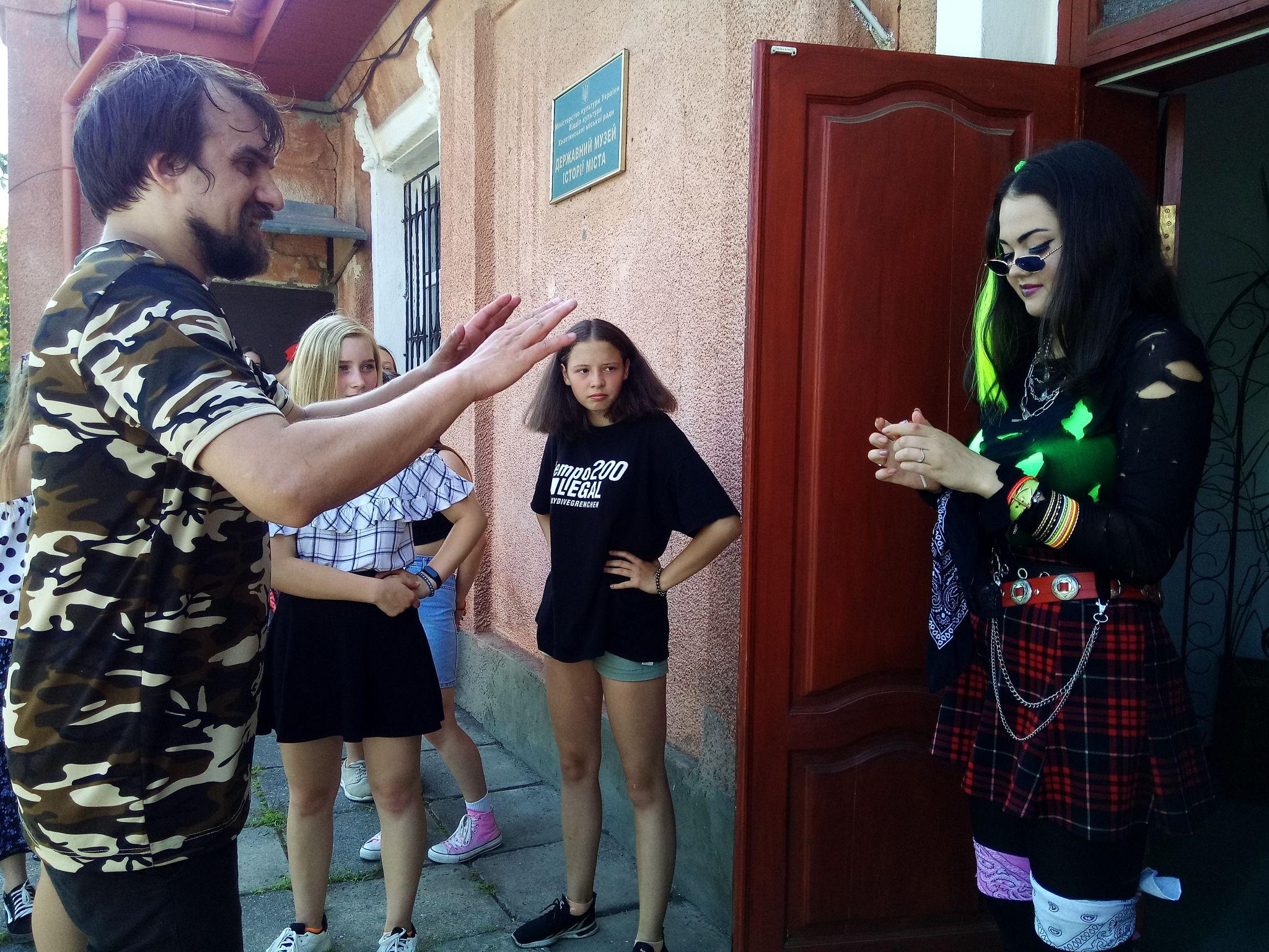 Новини Козятина - фото з Центральну вулицю Козятина перекрили для зйомок. Що це було?