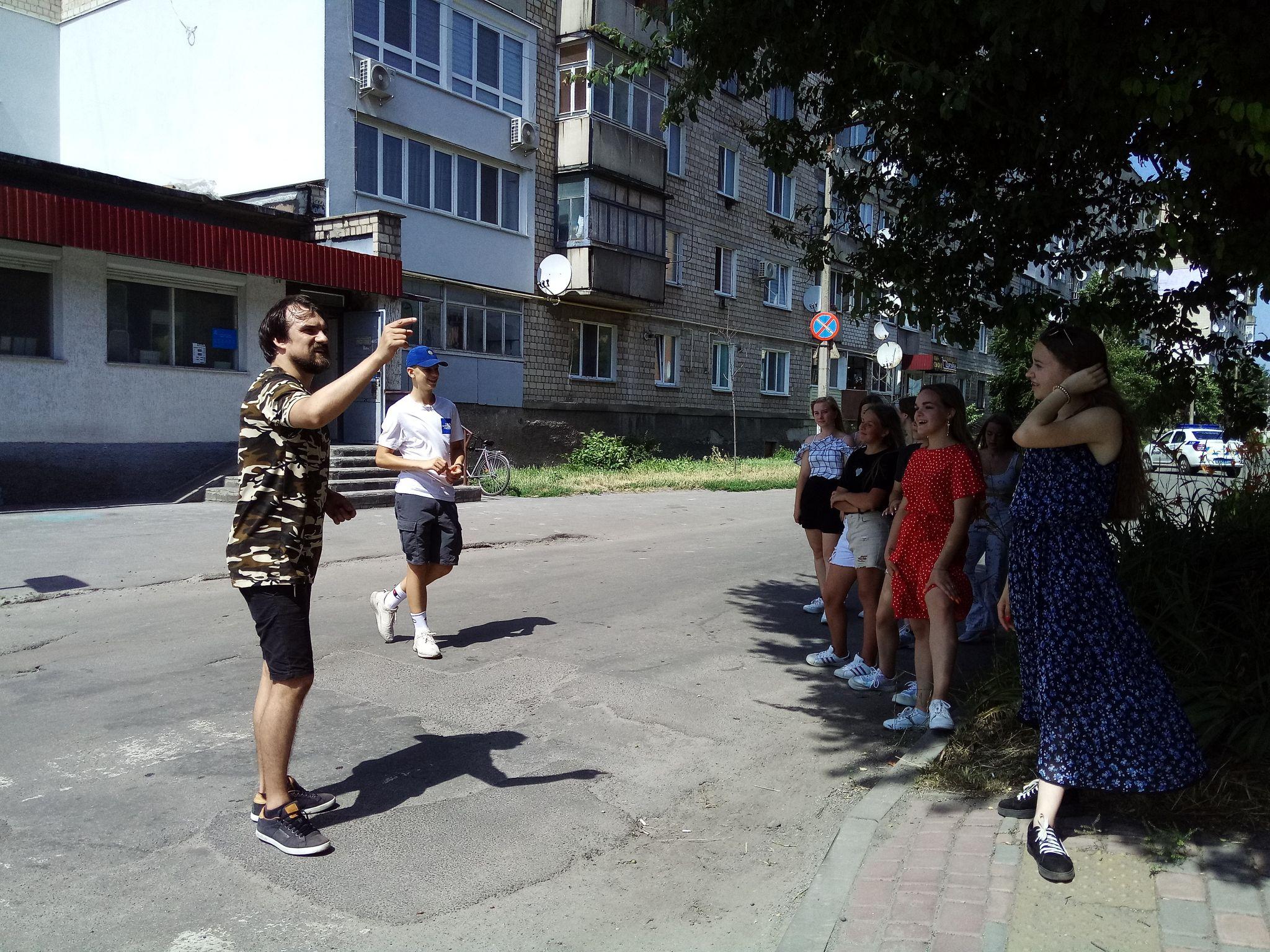 Новини Козятина - фото з Центральну вулицю Козятина перекрили для зйомок. Що це було?