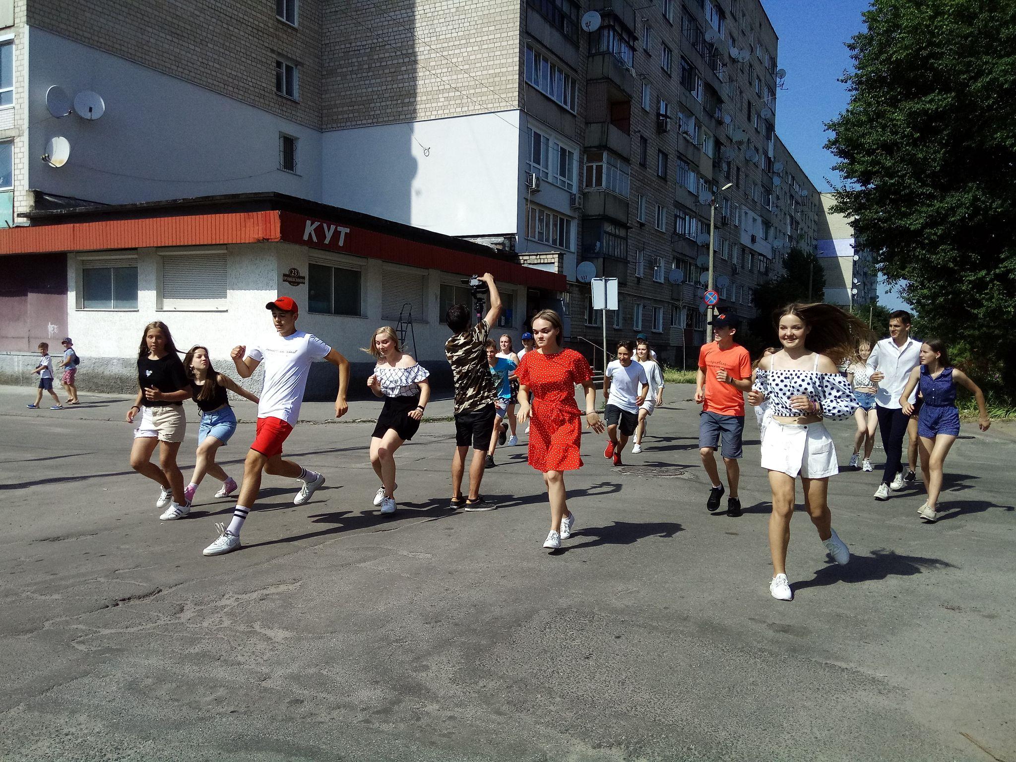 Новини Козятина - фото з Центральну вулицю Козятина перекрили для зйомок. Що це було?