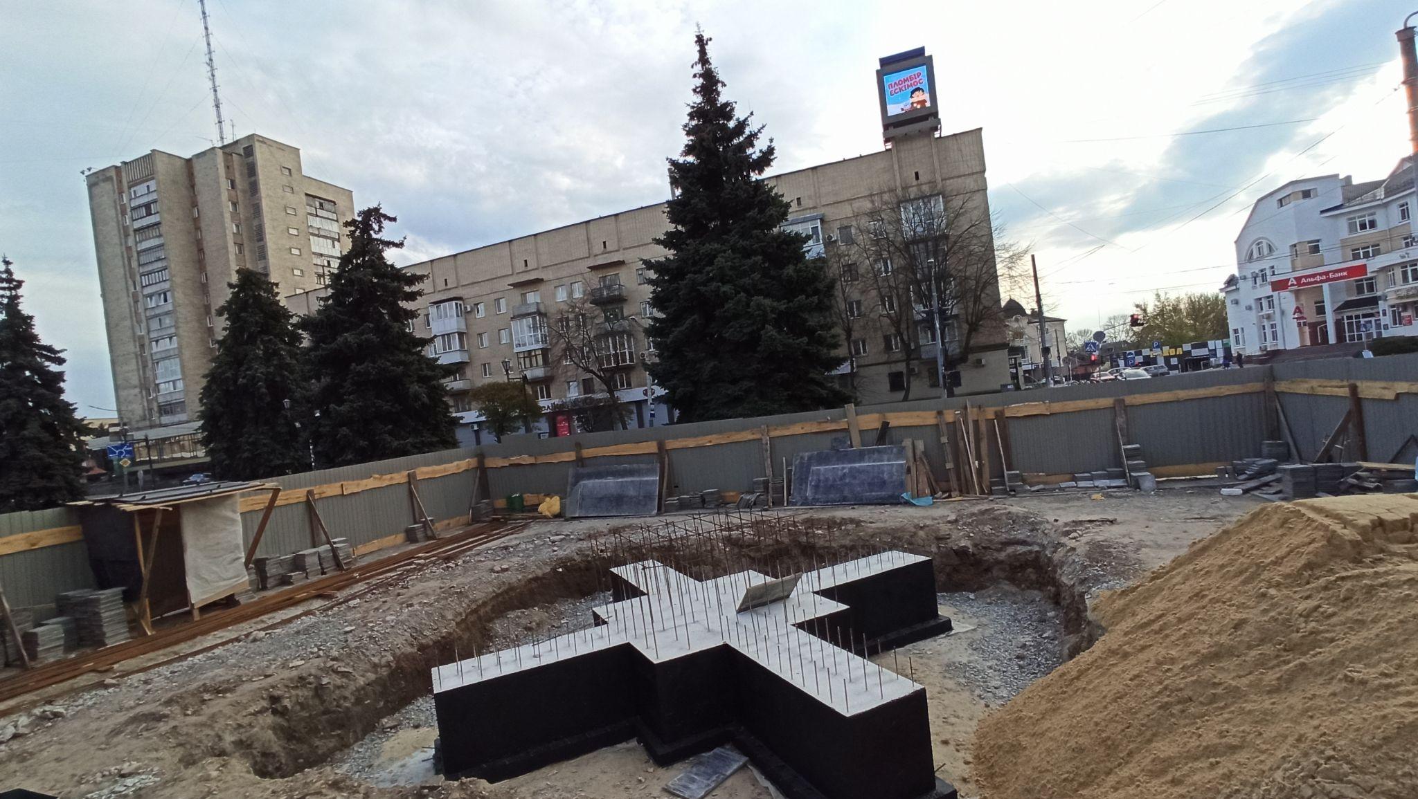 Новини Житомира - фото з У Житомирі почали встановлювати центральну частину пам'ятника Захисникам України