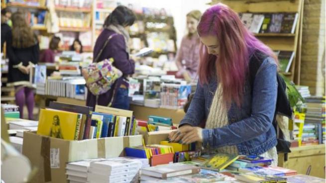 Новини Вінниці - фото з Від сьогодні екскурсії лише українською. Почали діяти нові норми мовного закону Книжковий арсенал