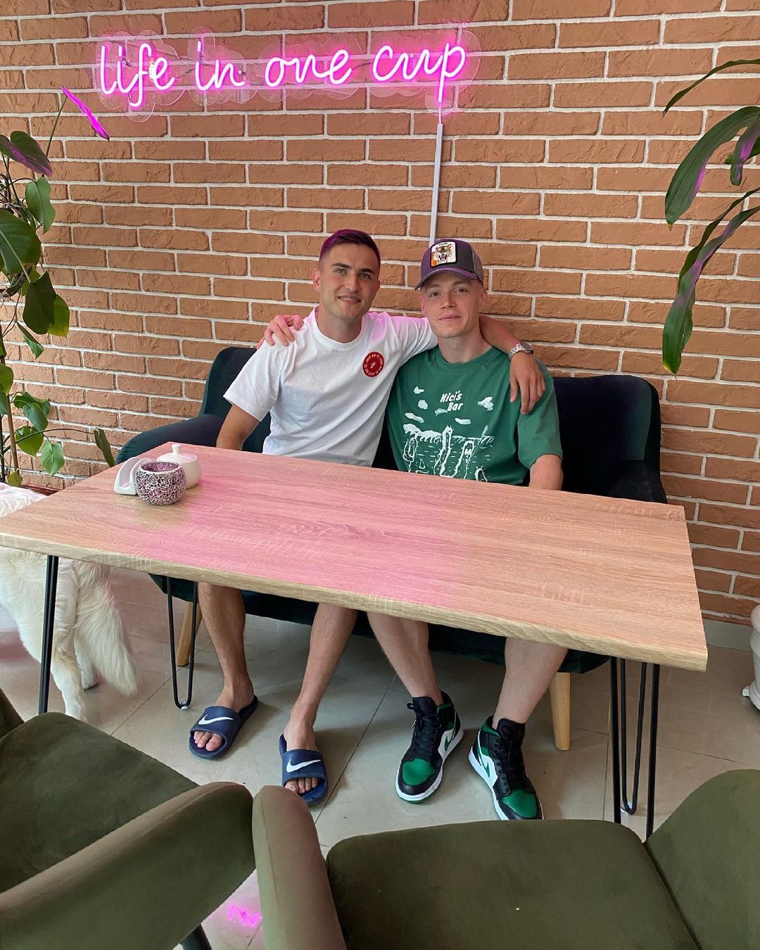 Новини Вінниці - фото з English Love. Після вильоту з «Євро» Циганков з другом у рідній Вінниці відкрили кав'ярню