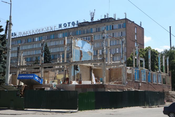 Новини Вінниці - фото з Важливе за тиждень. ТОП новин на 20minut.ua від 12 по 19 липня, які ви могли пропустити «Південний Буг» розбирають. Від будівлі дискотеки залишився тільки каркас