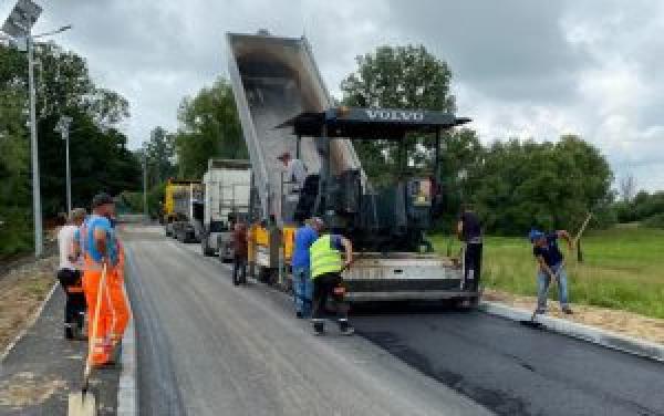 Новини Житомира - фото з Велике будівництво на Житомирщині: триває капітальний ремонт ділянки дороги Романів – Лісна Рудня – Межирічка