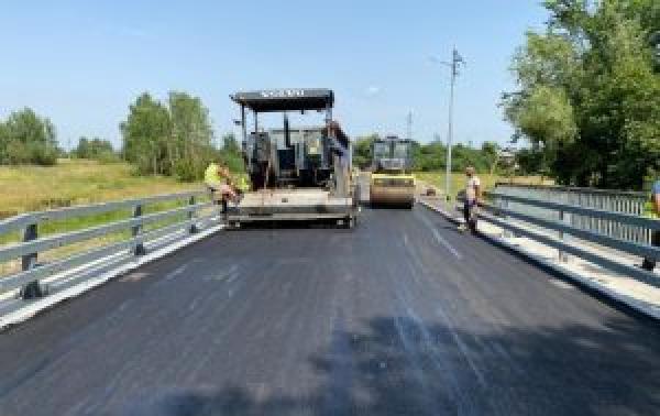 Новини Житомира - фото з Велике будівництво на Житомирщині: триває капітальний ремонт ділянки дороги Романів – Лісна Рудня – Межирічка