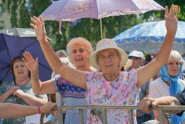 Новини Житомира - фото з У Бердичів вчора прибули тисячі паломників з різних країн світу на 265-у річницю коронації ікони Матері Божої Бердичівської photo5449615223297258457