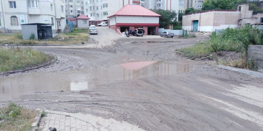 Новини Тернополя - фото з Хоч на човні пливи! Затопило і замулило Галицьку: чому ніхто не вирішує проблему тернополян
