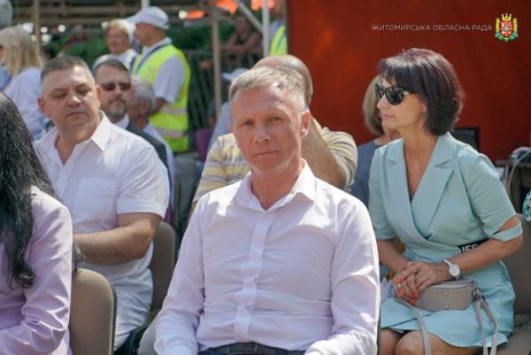 Новини Житомира - фото з У Бердичів вчора прибули тисячі паломників з різних країн світу на 265-у річницю коронації ікони Матері Божої Бердичівської photo5449615223297258457