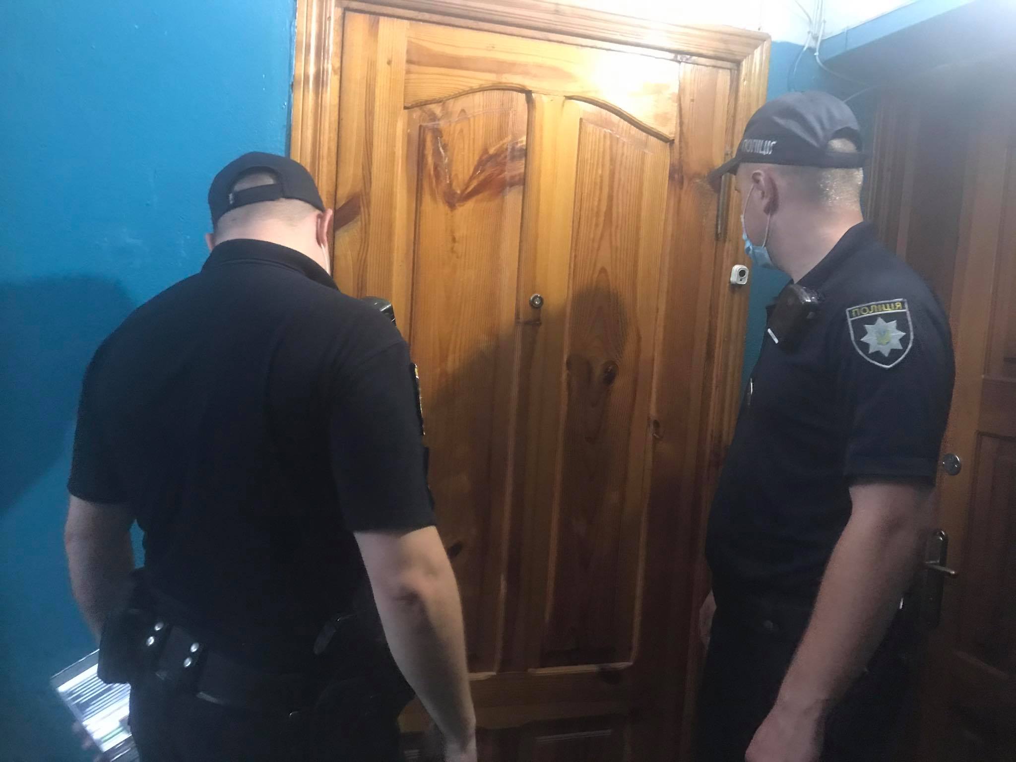 Новини Хмельницького - фото з У квартирі на Зарічанській жінка живе серед сміття. Як сусідам розв'язати проблему Нет описания.