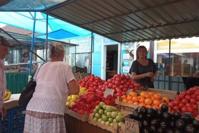 Що по чому, або яка вартість сезонних фруктів і овочів на вінницьких ринках