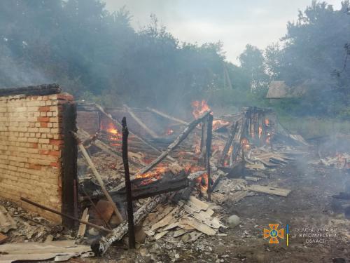 Новини Житомира - фото з Бабуся закривала вишні, коли спалахнув газовий балон: згорів будинок 03.jpg