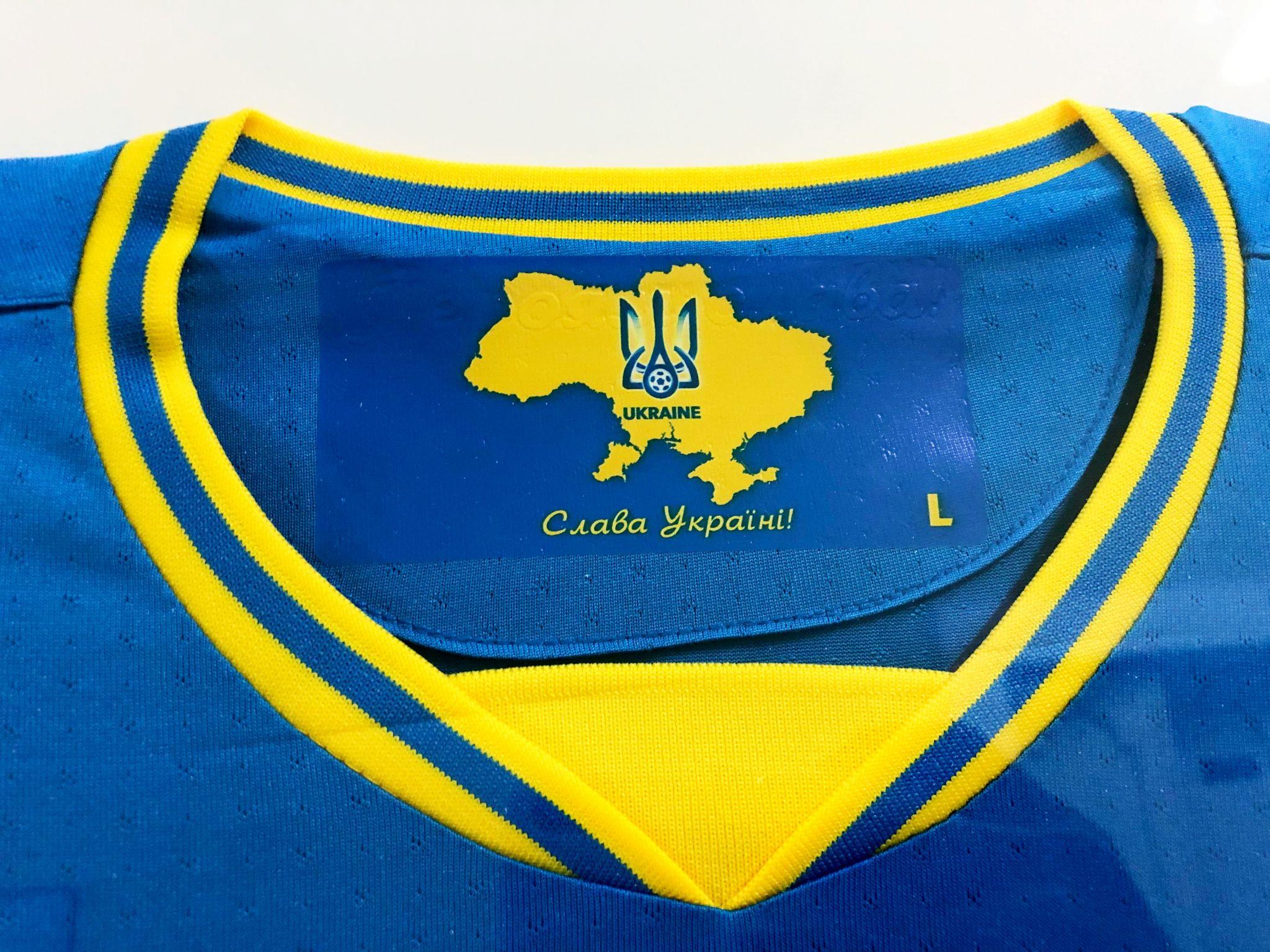Новини Хмельницького - фото з Футболка Зінченка, у якій він забив шведам, знаходиться у Хмельницькому: де її можна побачити