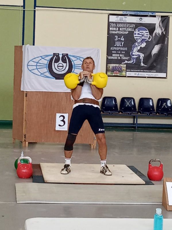 Новини Вінниці - фото з Дев’ятиразовий чемпіон світу із гирьового спорту тренується у залі, який облаштував у власному будинку