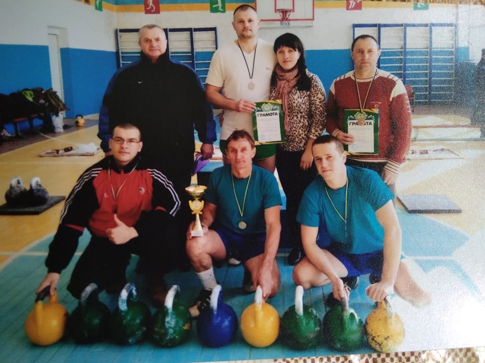 Новини Вінниці - фото з Дев’ятиразовий чемпіон світу із гирьового спорту тренується у залі, який облаштував у власному будинку